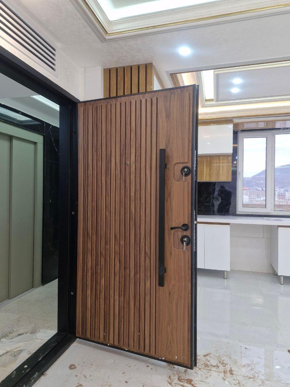 نصب درب ساختمان - علی بانویی نصبینو