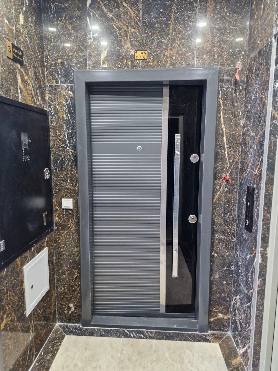 نصب درب ساختمان - هادی ترکپور نصبینو